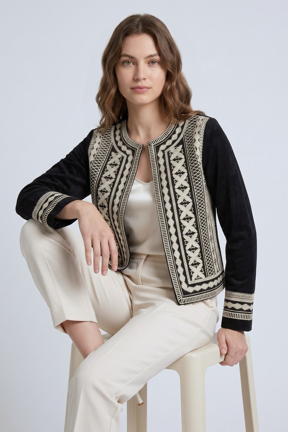 Saade Bej Kadın Oversize Bisiklet Yaka Önü Açık Nakışlı Ince Gabardin Ceket görsel 3