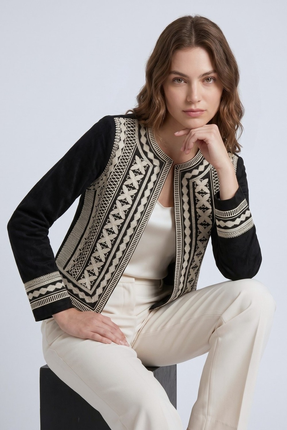 Saade Bej Kadın Oversize Bisiklet Yaka Önü Açık Nakışlı Ince Gabardin Ceket görsel 4