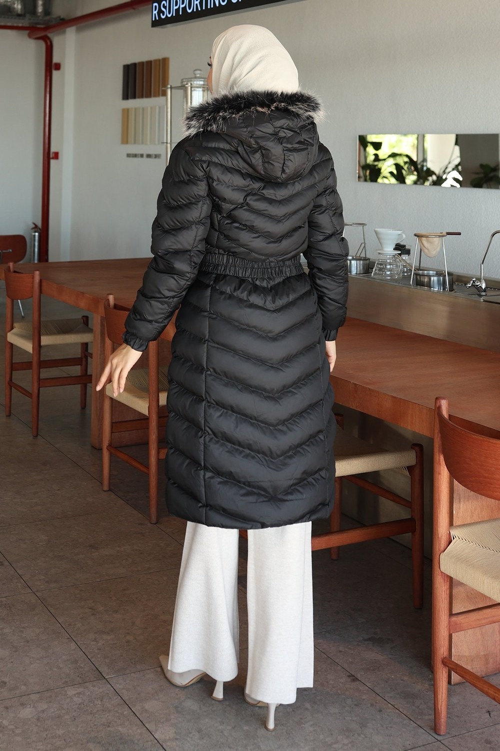 Missvalle Kapşonlu Şişme Mont Siyah 6155 Dokuma Kumaş Özelliği ile Şık ve Fonksiyonel görsel 4