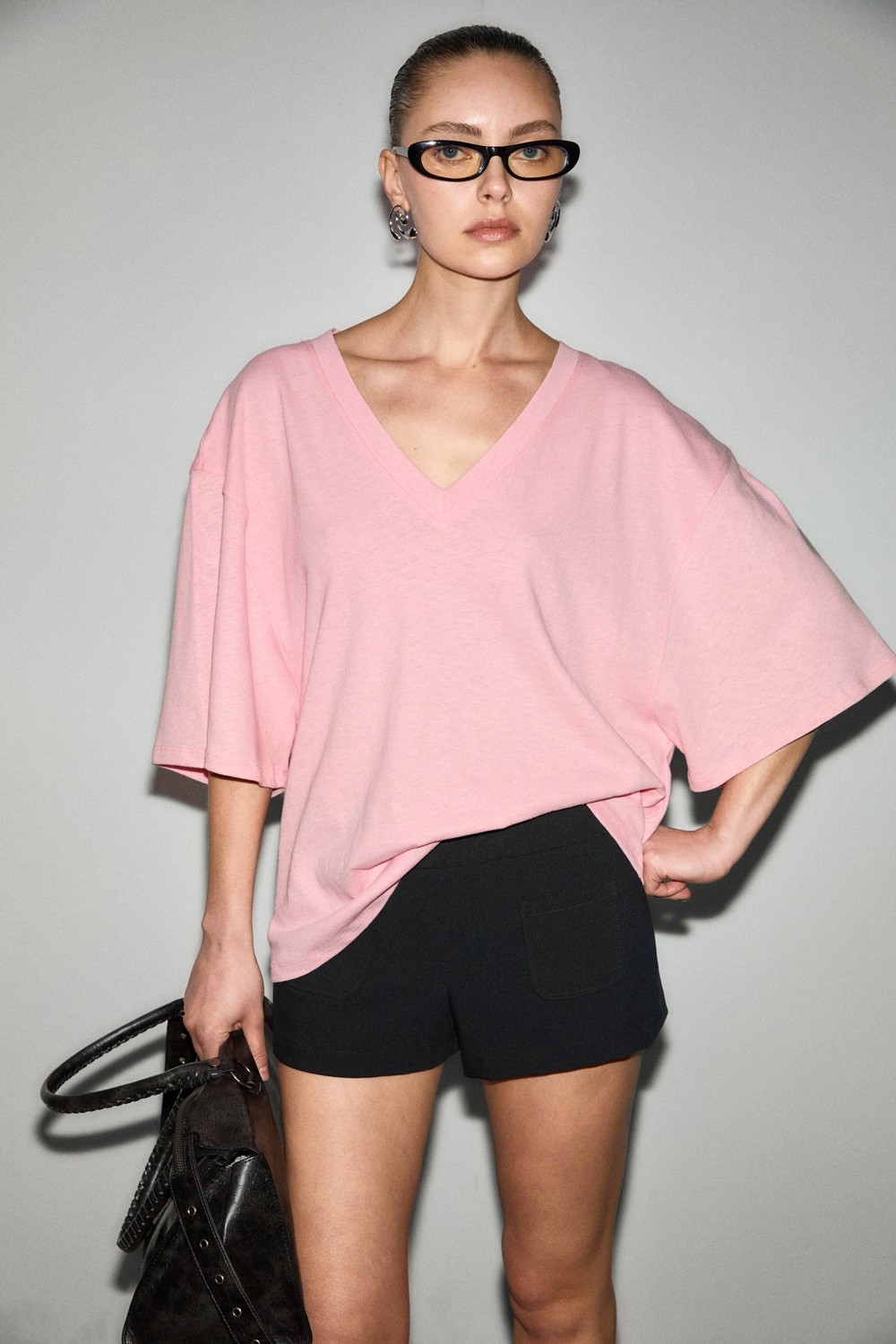 Grimelange Kadın V Yakalı Pembe T-Shirt Rahat Kesim Keten Karışımlı Günlük Stil Kısa Kol
