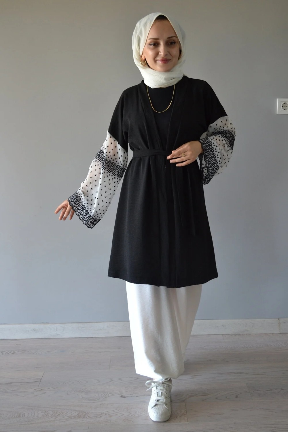 Aysun Aydemir Siyah Dantel Detaylı Üst Beyaz Pantolonlu 2 Li Kimono Takım görsel 2