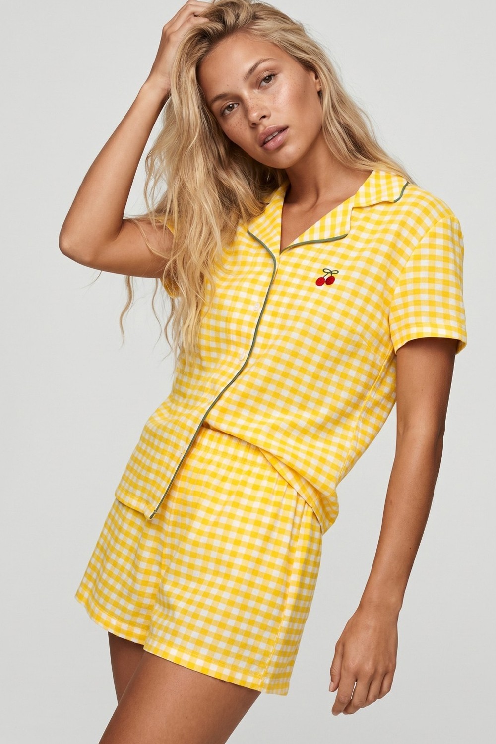 Siyah İnci Sarı Ekose Kareli Nakışlı Düğmeli Biyeli Ince Soft Örme Şortlu Pijama Takımı 8022