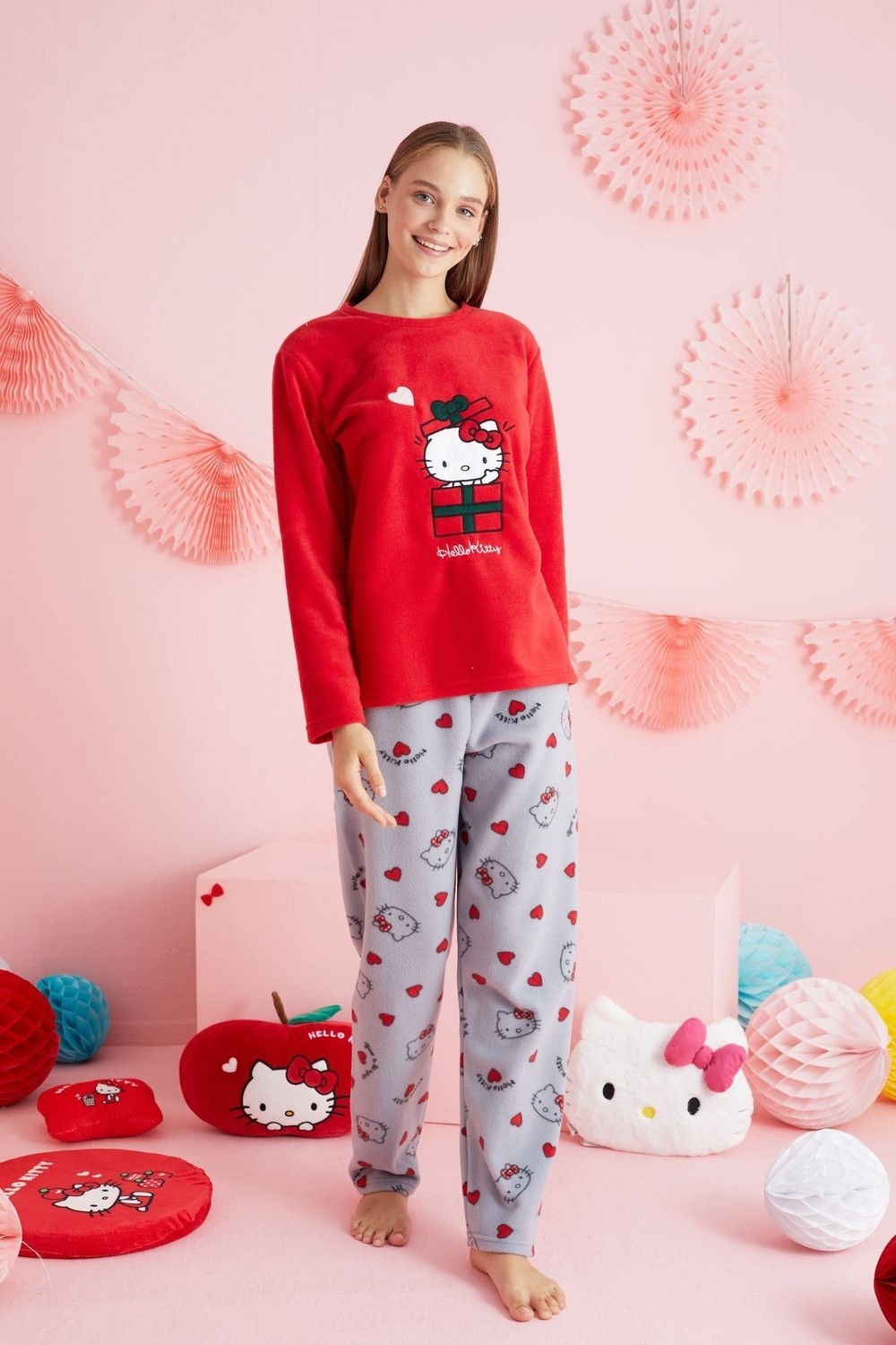 Siyah İnci Hello Kitty Lisanslı Polar Kırmızı Çok Renkli Nakışlı Bisklet Yaka Pijama Takım HK310 görsel 2