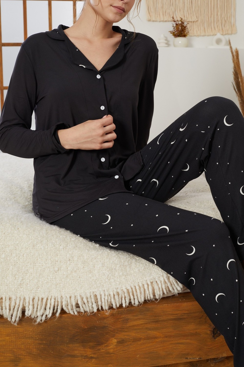 Siyah İnci Siyah Yıldız Desenli Gömlek Yaka Düğmeli Milan Örme Pijama TAKIM25224011