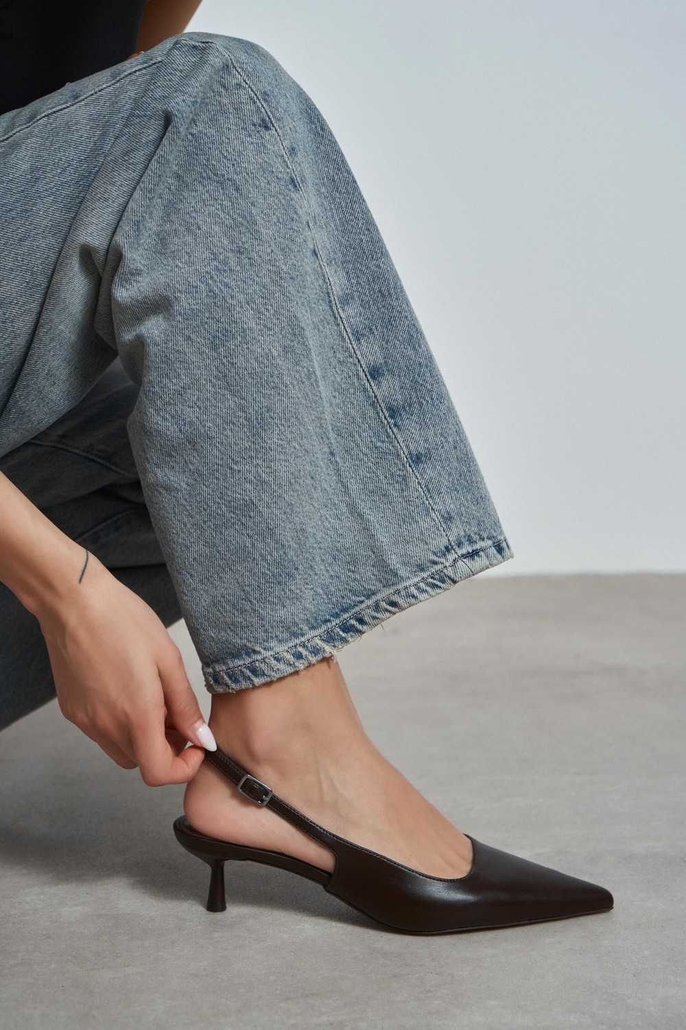 Nişantaşı Shoes Dipsy Siyah Mat Toka Detay Sivri Burun Kadın Topuklu Ayakkabı