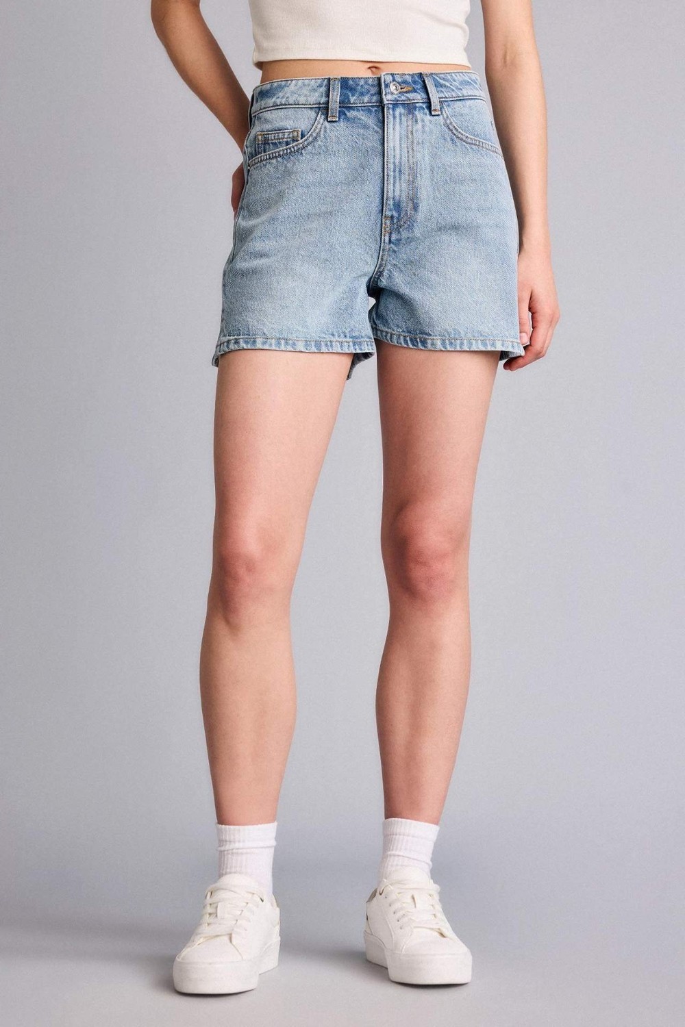 DeFacto %100 Pamuk Mom Fit Yüksek Bel Crop Fit Jean Şort H0638AX26SM görsel 3