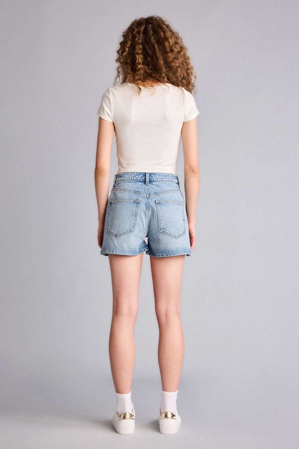 DeFacto %100 Pamuk Mom Fit Yüksek Bel Crop Fit Jean Şort H0638AX26SM görsel 5