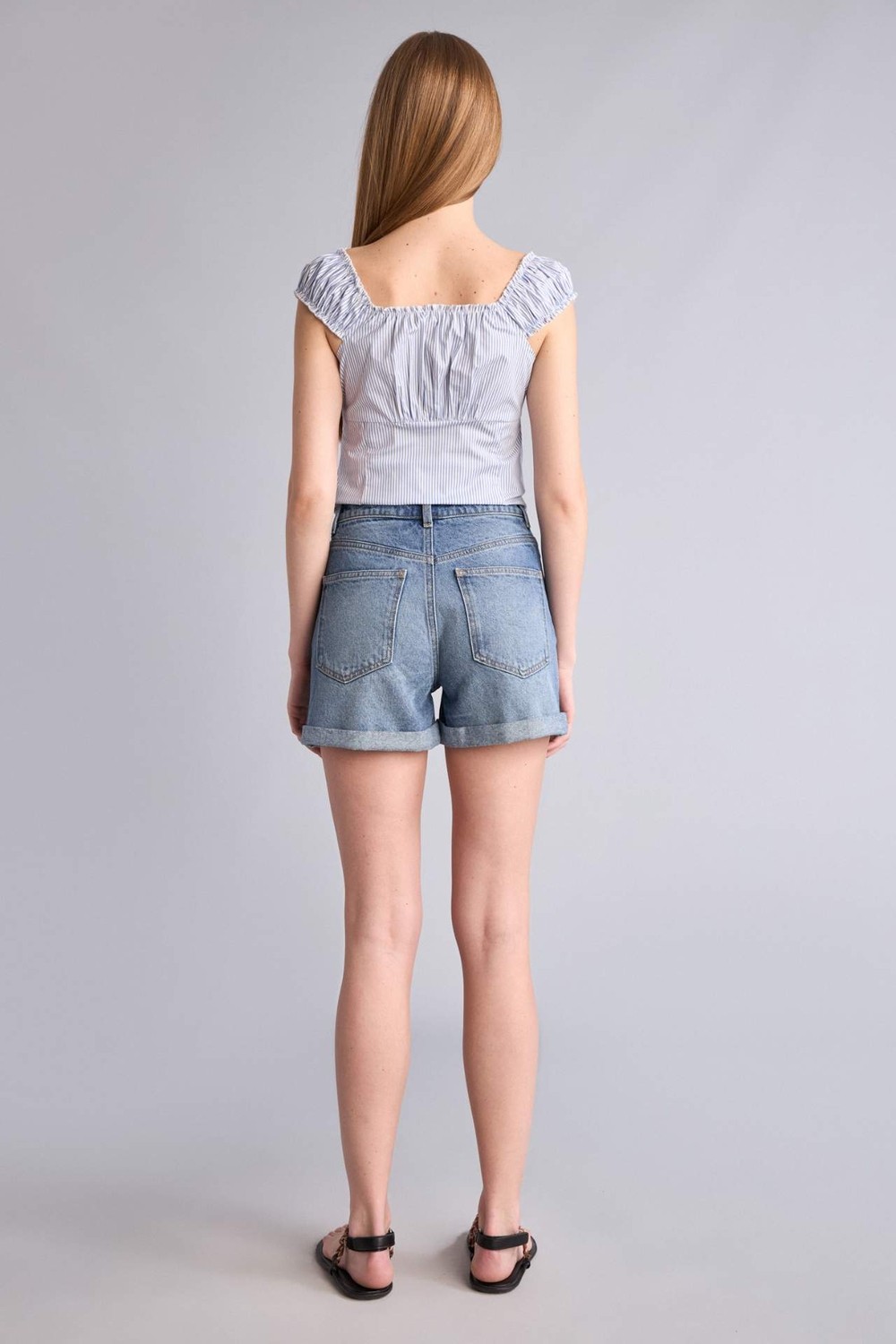 DeFacto %100 Pamuk Mom Fit Yüksek Bel Crop Fit Jean Şort H0596AX26HS görsel 5