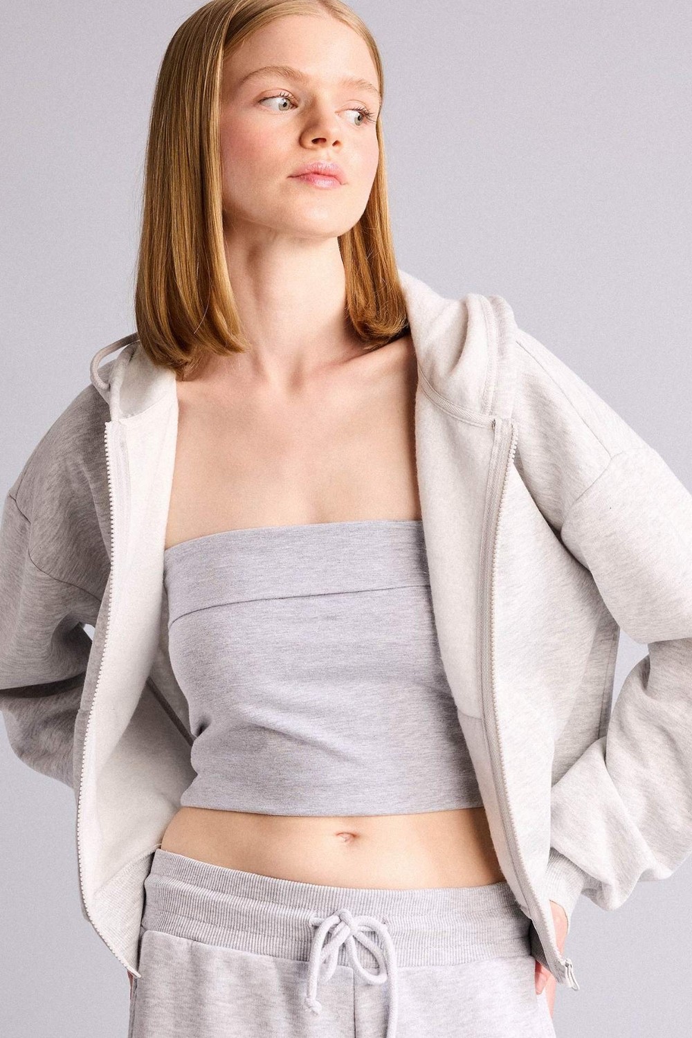 DeFacto Cropped Fit Kapüşonlu Kalın Kumaş Sweatshirt Hırka Z7069AZ26AU