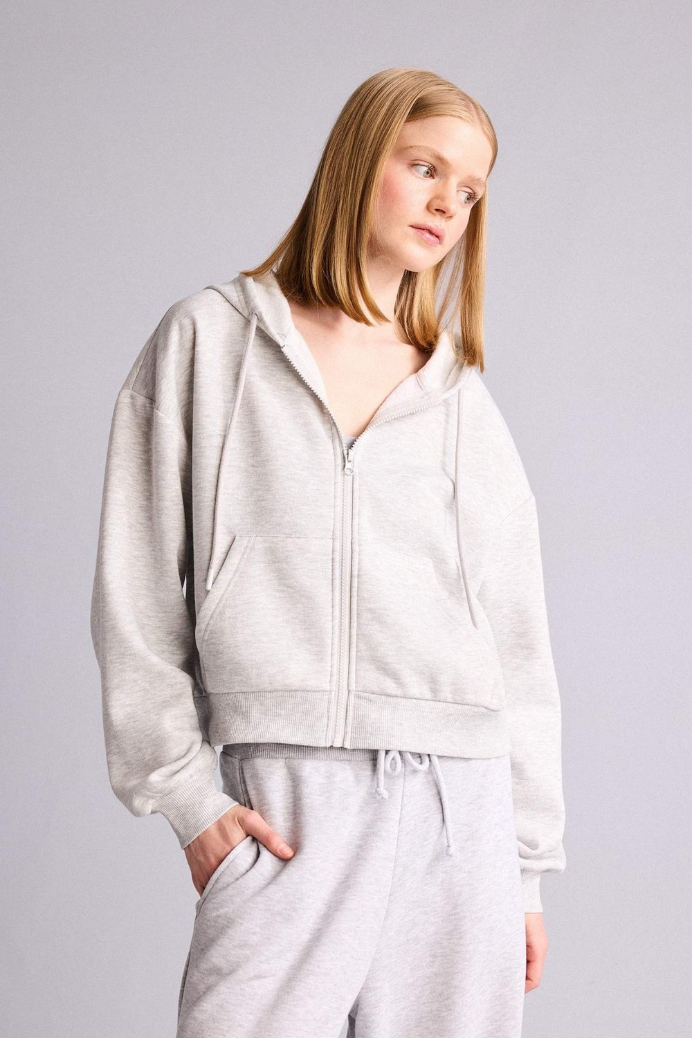 DeFacto Cropped Fit Kapüşonlu Kalın Kumaş Sweatshirt Hırka Z7069AZ26AU görsel 8