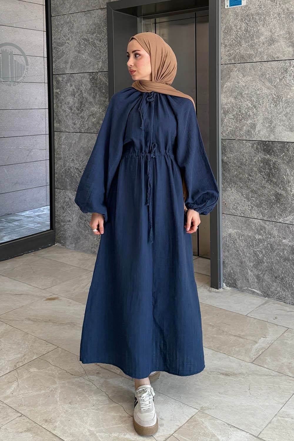 Lamelif Balon Kol Bağlamalı Tesettür Elbise Düz Desenli Pamuk-Polyester Malzeme ile Günlük Kullanım İçin Lacivert görsel 5