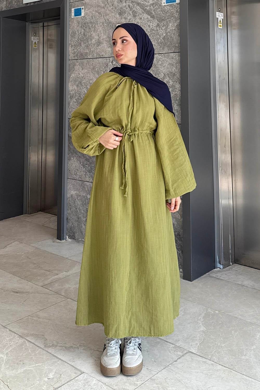 Lamelif Balon Kol Bağlamalı Tesettür Elbise Düz Desenli Pamuk-Polyester Malzeme ile Günlük Kullanım İçin Lacivert