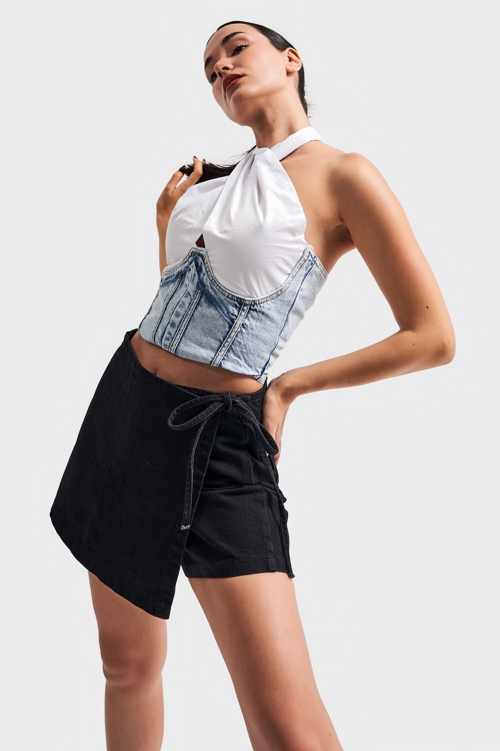 It's Basic Kadın Taşlanmış Siyah Renk Belden Bağcıklı Denim Şort Etek görsel 5
