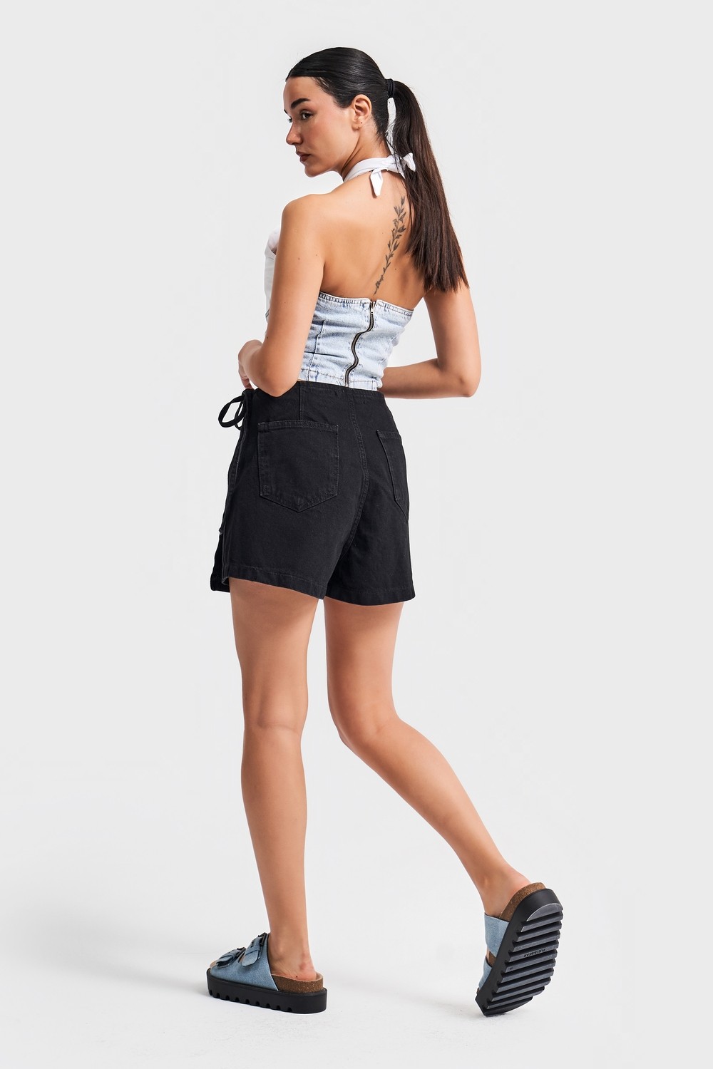 It's Basic Kadın Taşlanmış Siyah Renk Belden Bağcıklı Denim Şort Etek görsel 6