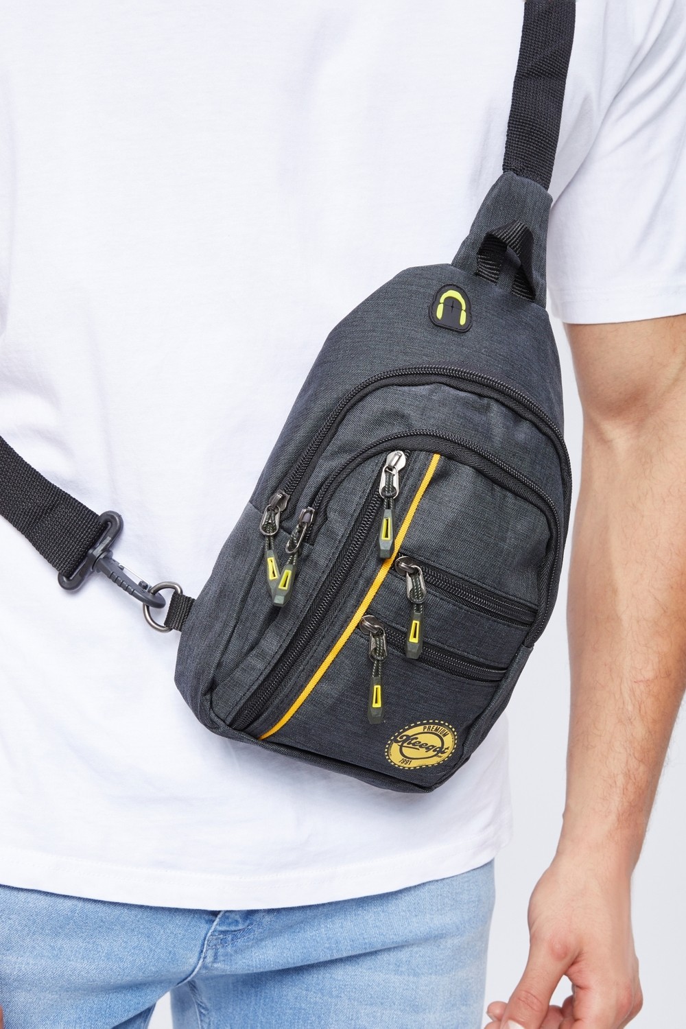 Ramsburry Unisex Siyah Su Geçirmez USB ve Kulaklık Girişli Bel ve Omuz Çanta Freebag görsel 2