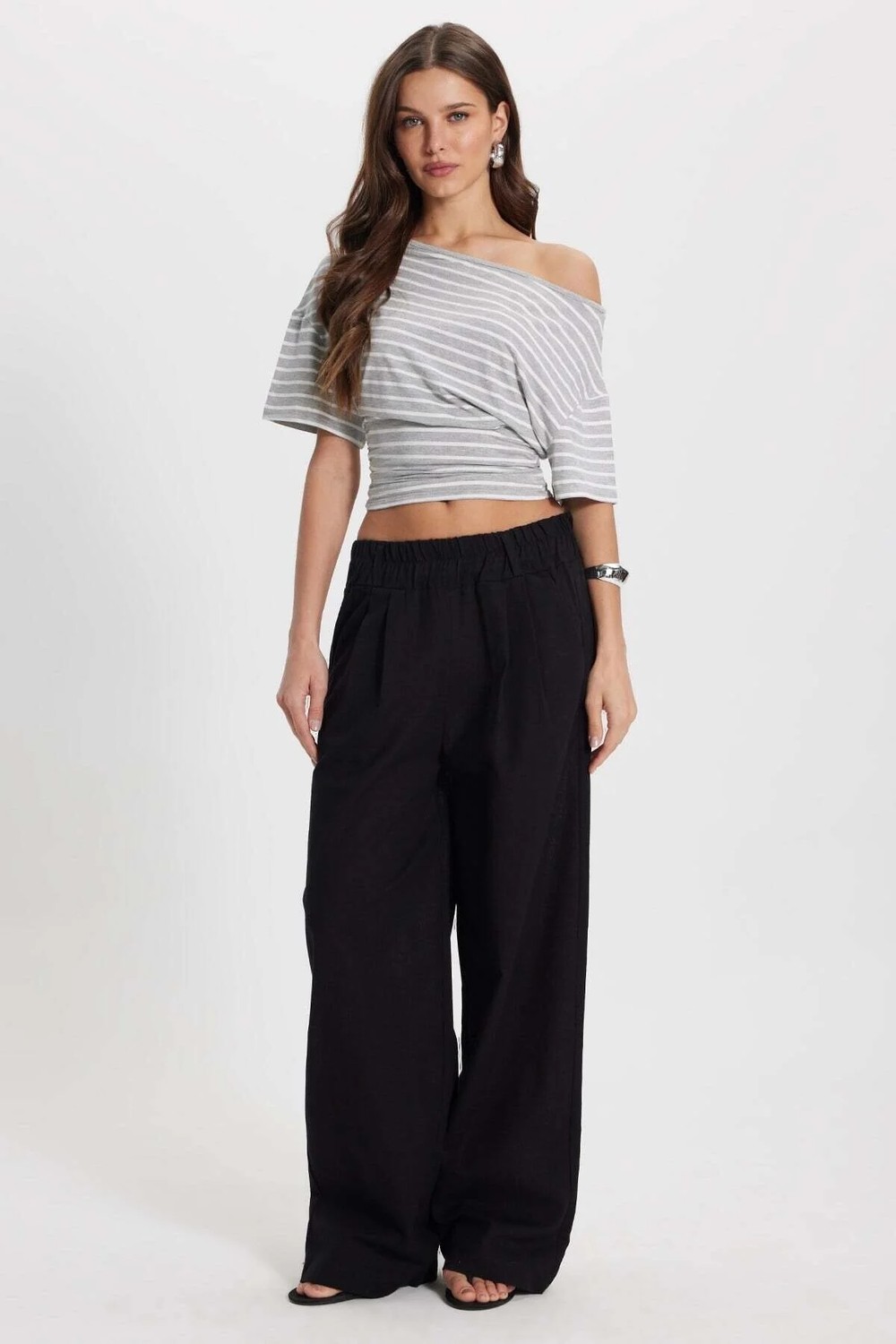 Tudors Kadın Regular Fit Klasik Kesim Asimetrik Yaka Çizgili Likralı Gri Viskon Crop Bluz görsel 2