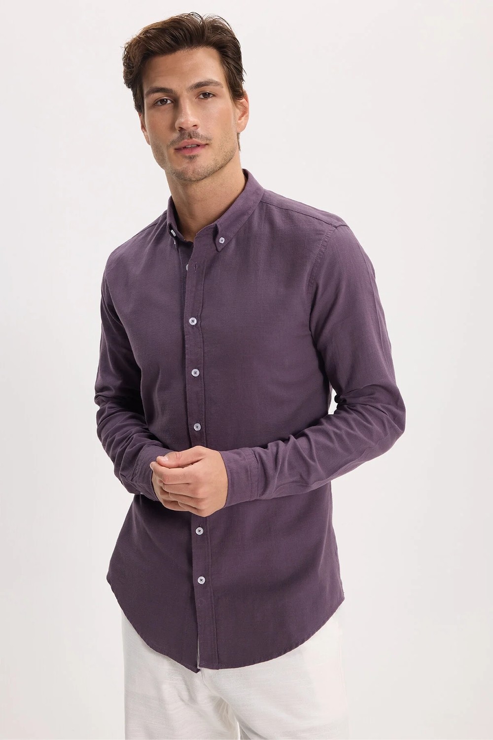 Tudors Erkek Slim Fit Dar Kesim %100 Pamuk Düğmeli Yaka Flam Keten Bordo Gömlek görsel 3