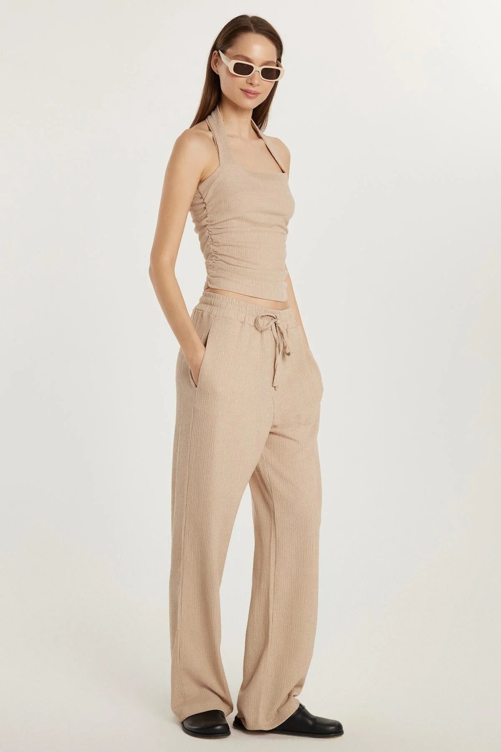 Tudors Kadın Slim Fit Dar Kesim Askılı Yaka Beli Lastikli Bej Bluz Pantolonlu Takım görsel 4