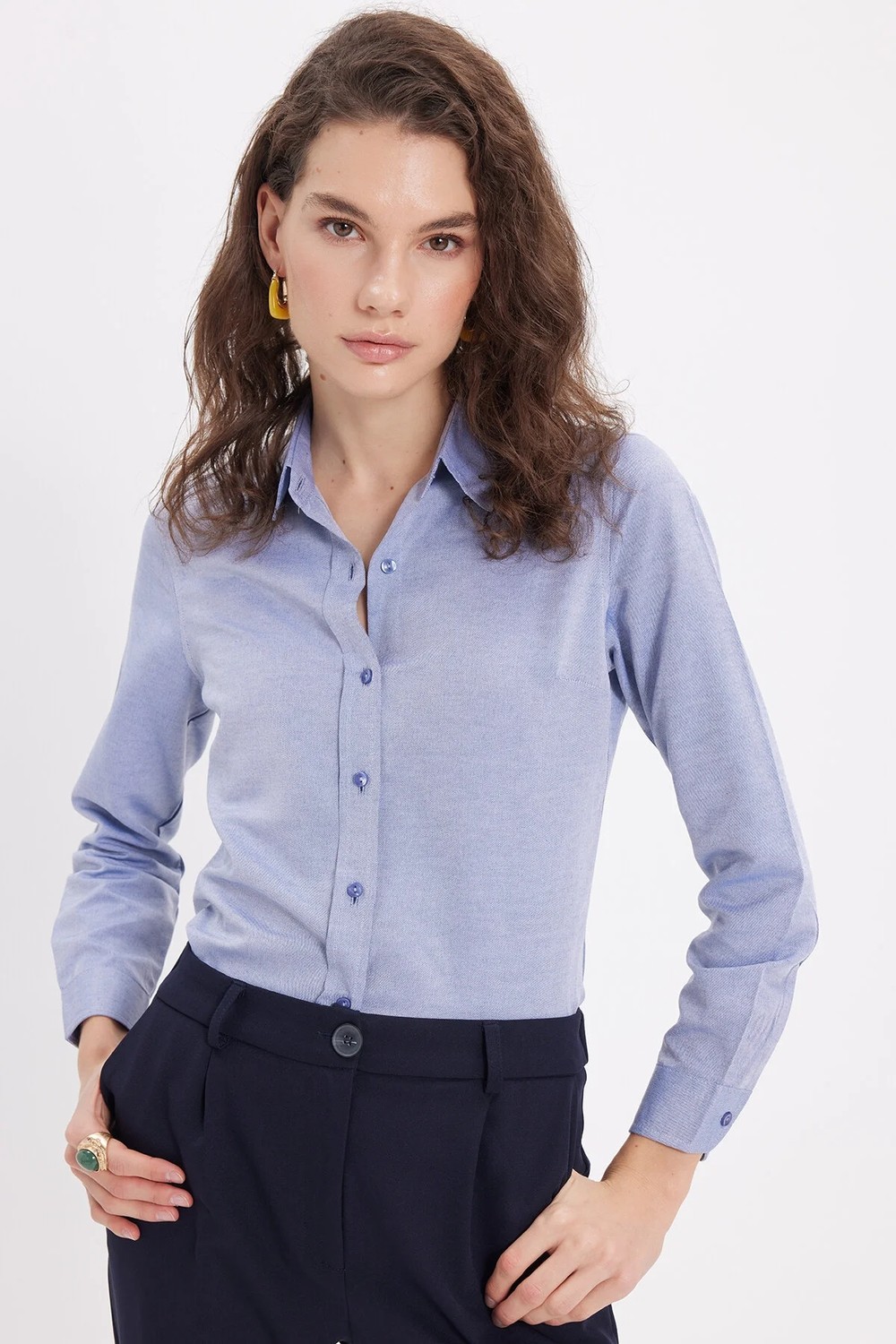 Tudors Kadın Slim Fit Dar Kesim Uzun Kollu Pamuklu Vücuda Oturan Dokulu Açık Lacivert Basic Gömlek