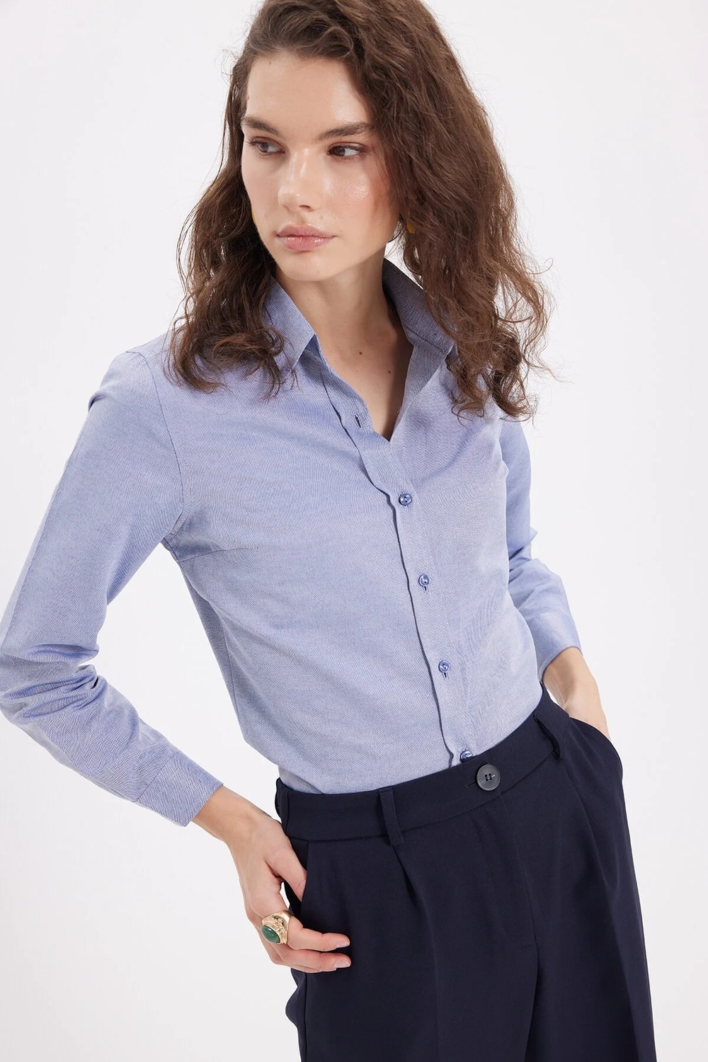 Tudors Kadın Slim Fit Dar Kesim Uzun Kollu Pamuklu Vücuda Oturan Dokulu Açık Lacivert Basic Gömlek görsel 6