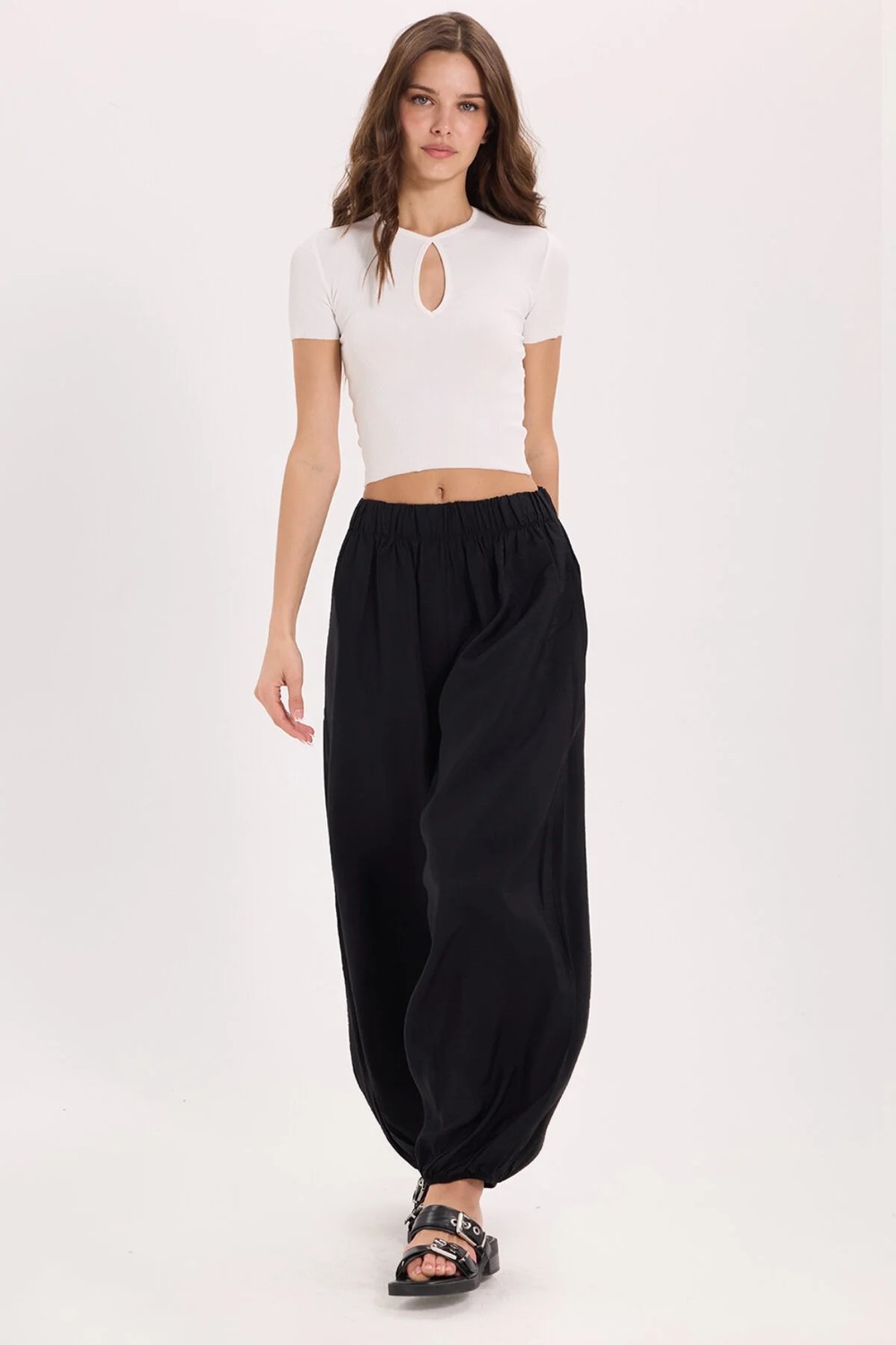 Tudors Kadın Slim Fit Dar Kesim %100 Pamuk Kısa Kollu Bisiklet Yaka Beyaz Crop görsel 2