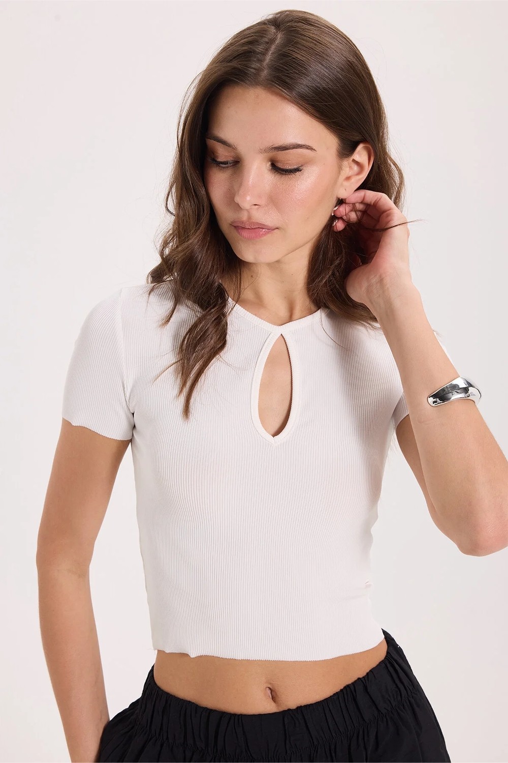 Tudors Kadın Slim Fit Dar Kesim %100 Pamuk Kısa Kollu Bisiklet Yaka Beyaz Crop görsel 4