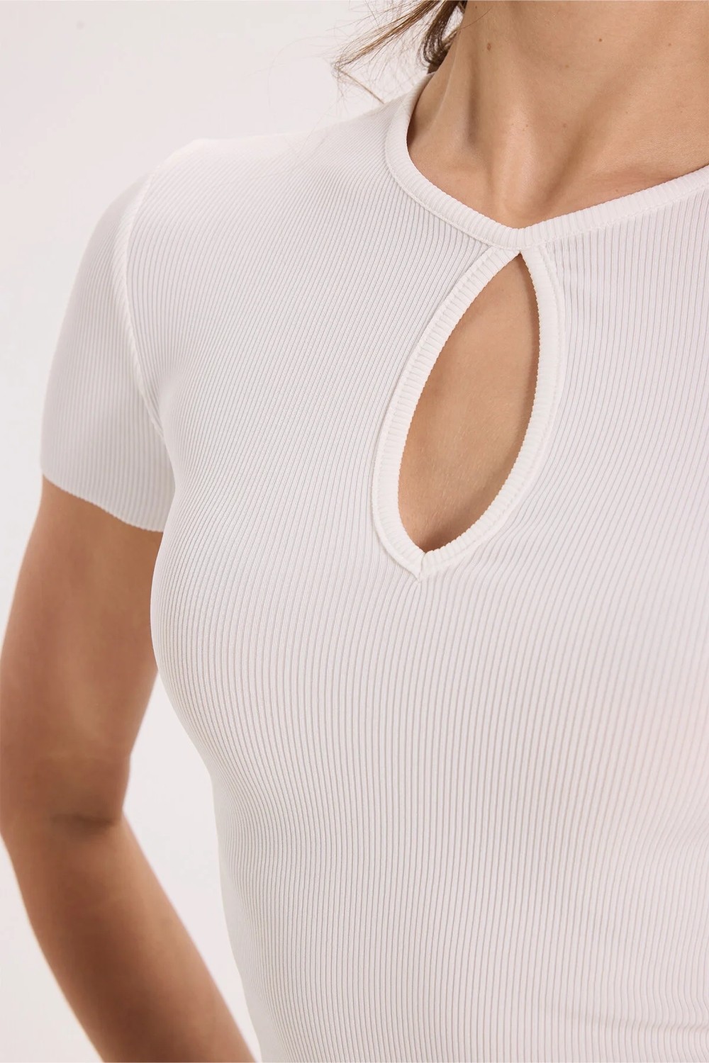 Tudors Kadın Slim Fit Dar Kesim %100 Pamuk Kısa Kollu Bisiklet Yaka Beyaz Crop görsel 6