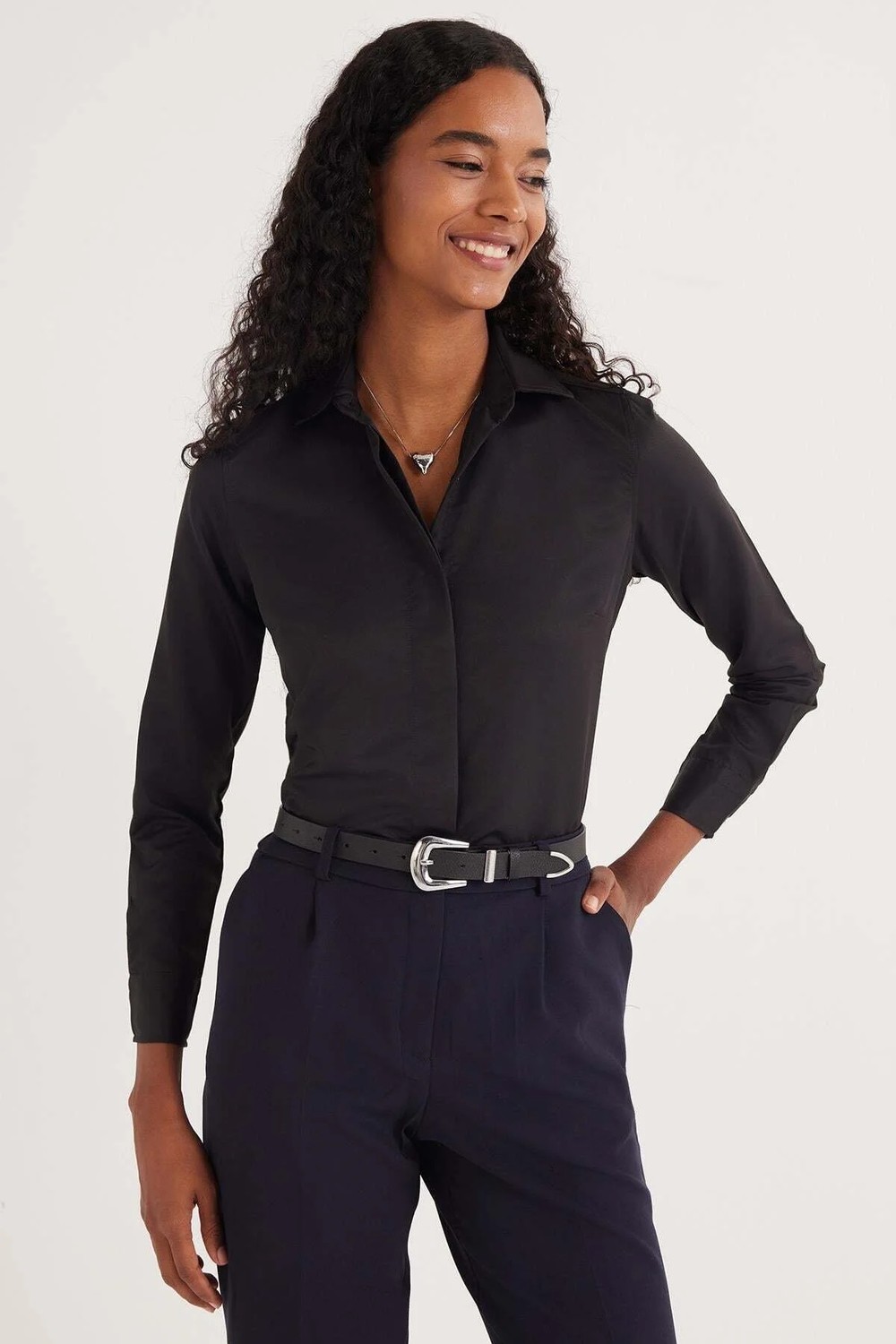 Tudors Kadın Slim Fit Dar Kesim Vucüda Oturan Uzun Kollu Gizli Düğme Detaylı Siyah Basic Gömlek