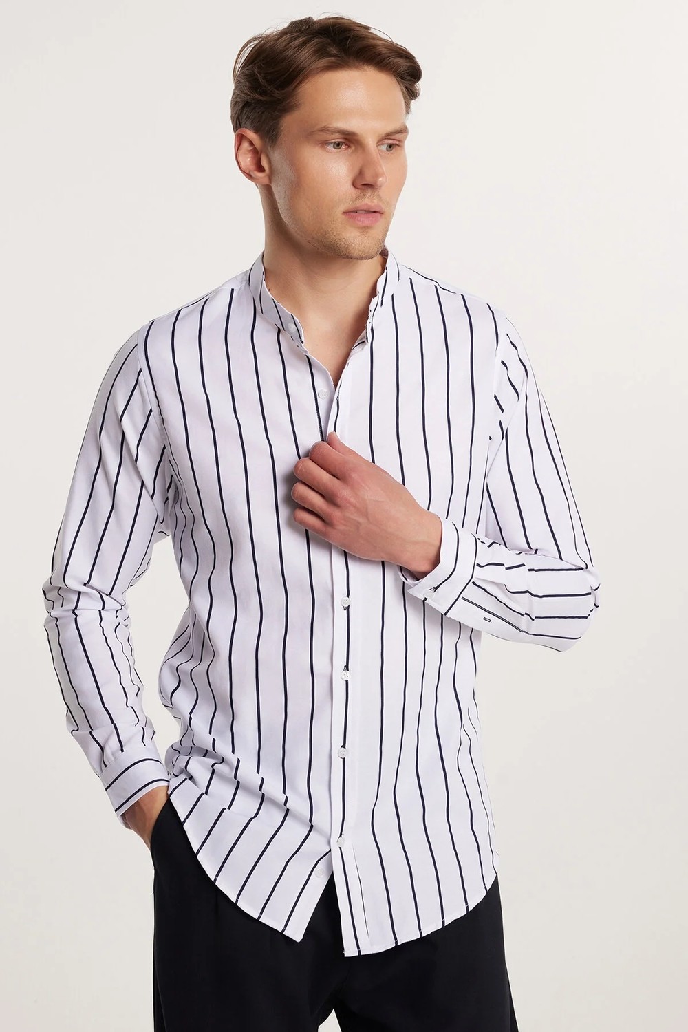 Tudors Slim Fit Uzun Kollu Hakim Yaka Pamuklu Kolay Ütü Çizgili Erkek Beyaz Gömlek görsel 2