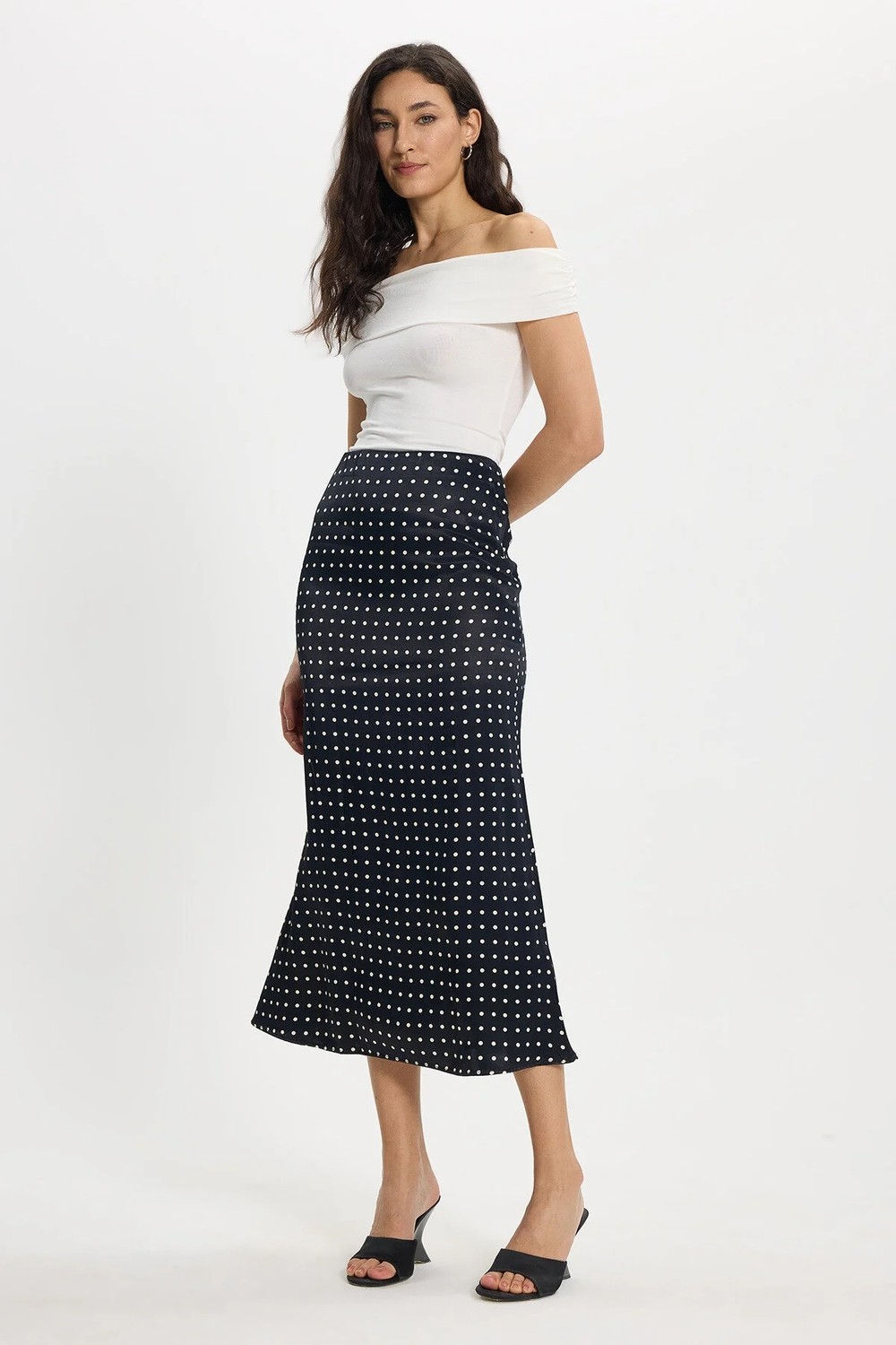 Tudors Kadın Slim Fit Dar Kesim Yüksek Bel Midi Boy Viskon Puantiyeli Siyah Etek görsel 4
