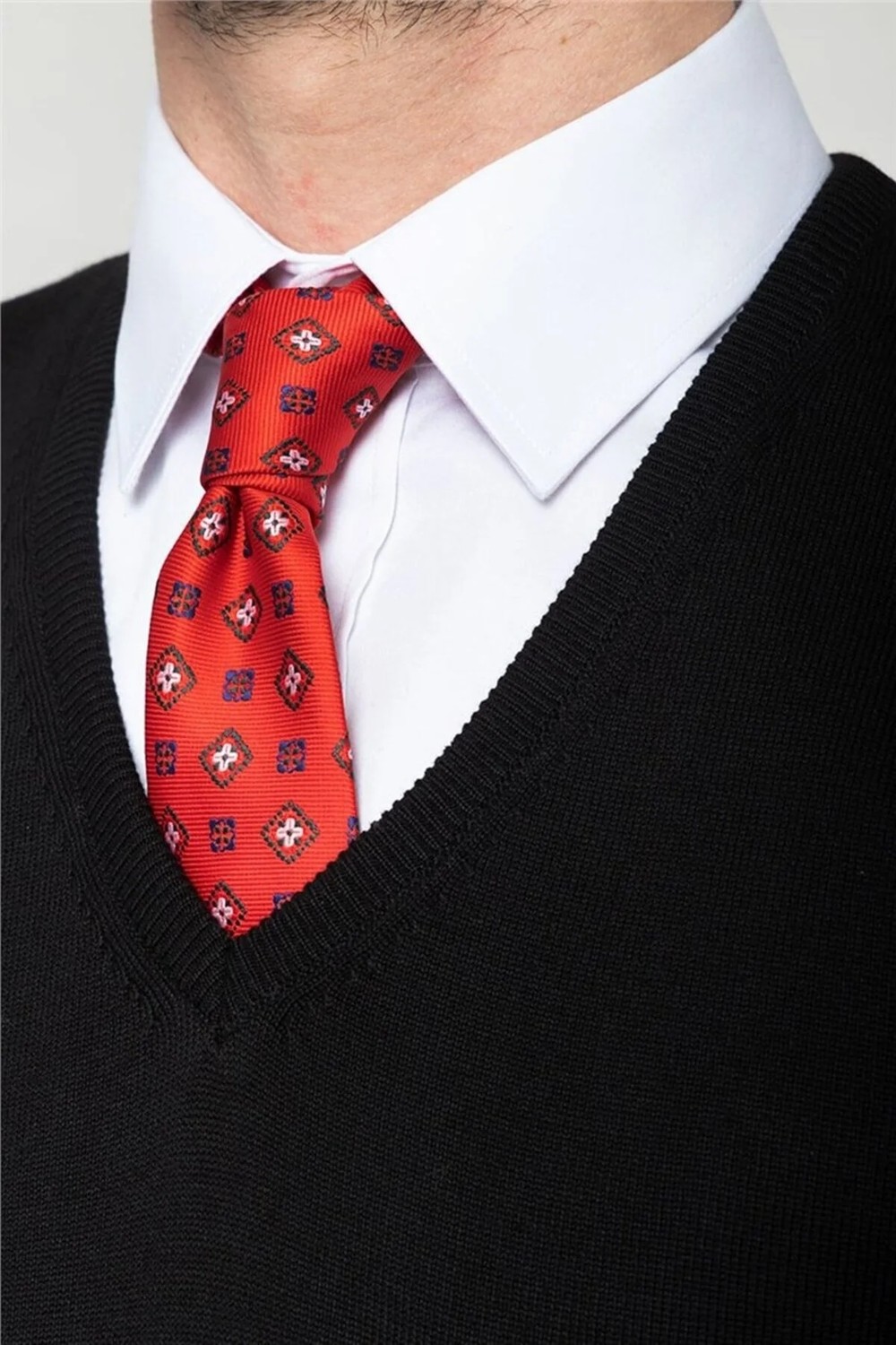 Tudors Erkek Slim Fit V Yaka Kendinden Desenli Siyah Süveter görsel 7