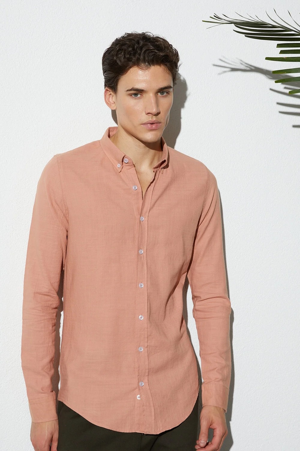 Tudors Erkek Slim Fit Dar Kesim %100 Pamuk Düğmeli Yaka Flam Keten Bordo Gömlek