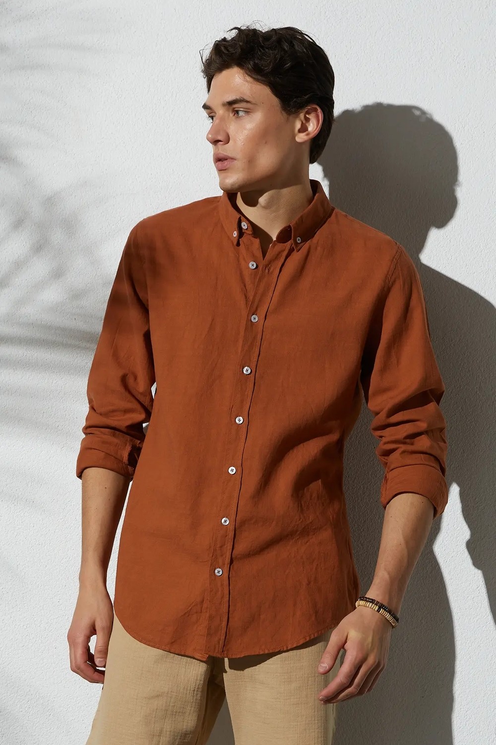 Tudors Erkek Slim Fit Dar Kesim Uzun Kollu %100 Pamuk Keten Doku Düğmeli Yaka Kiremit Renk Gömlek