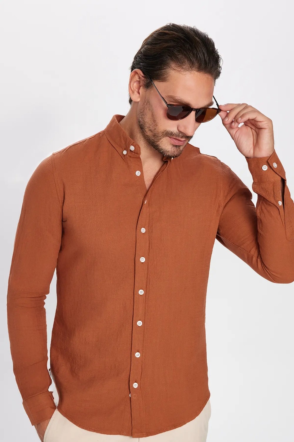Tudors Erkek Slim Fit Dar Kesim Uzun Kollu %100 Pamuk Keten Doku Düğmeli Yaka Kiremit Renk Gömlek görsel 2