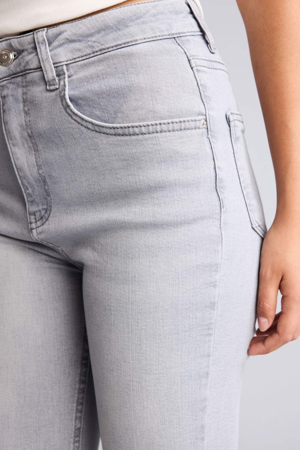 DeFacto Crop Flare Fit Yüksek Bel Gri Jean Pantolon I1912AX26AU görsel 4