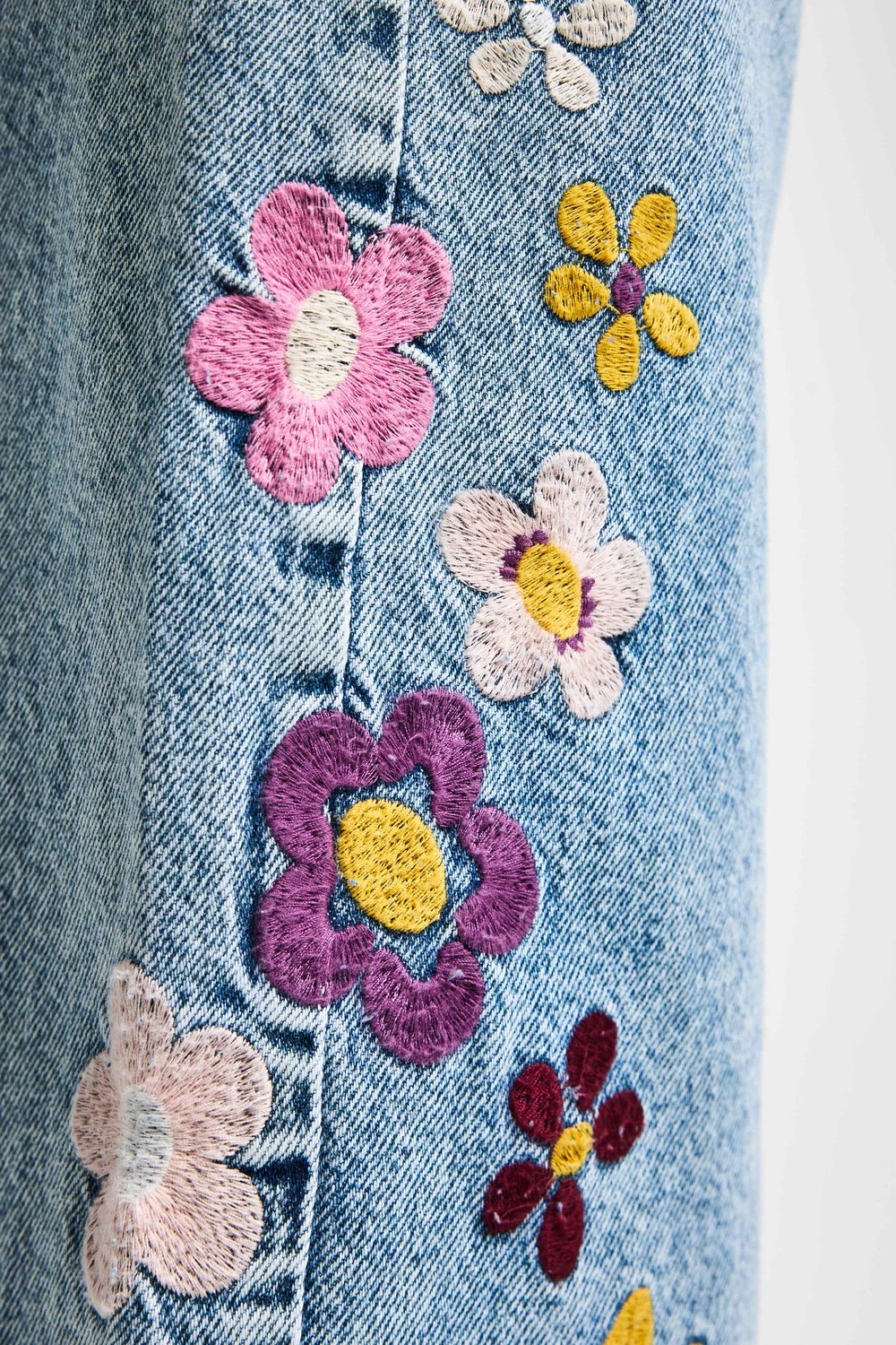 It's Basic Kadın Snow Kot Rengi Çiçek Nakışlı Culotte Fit Tasarım Denim Jean görsel 3