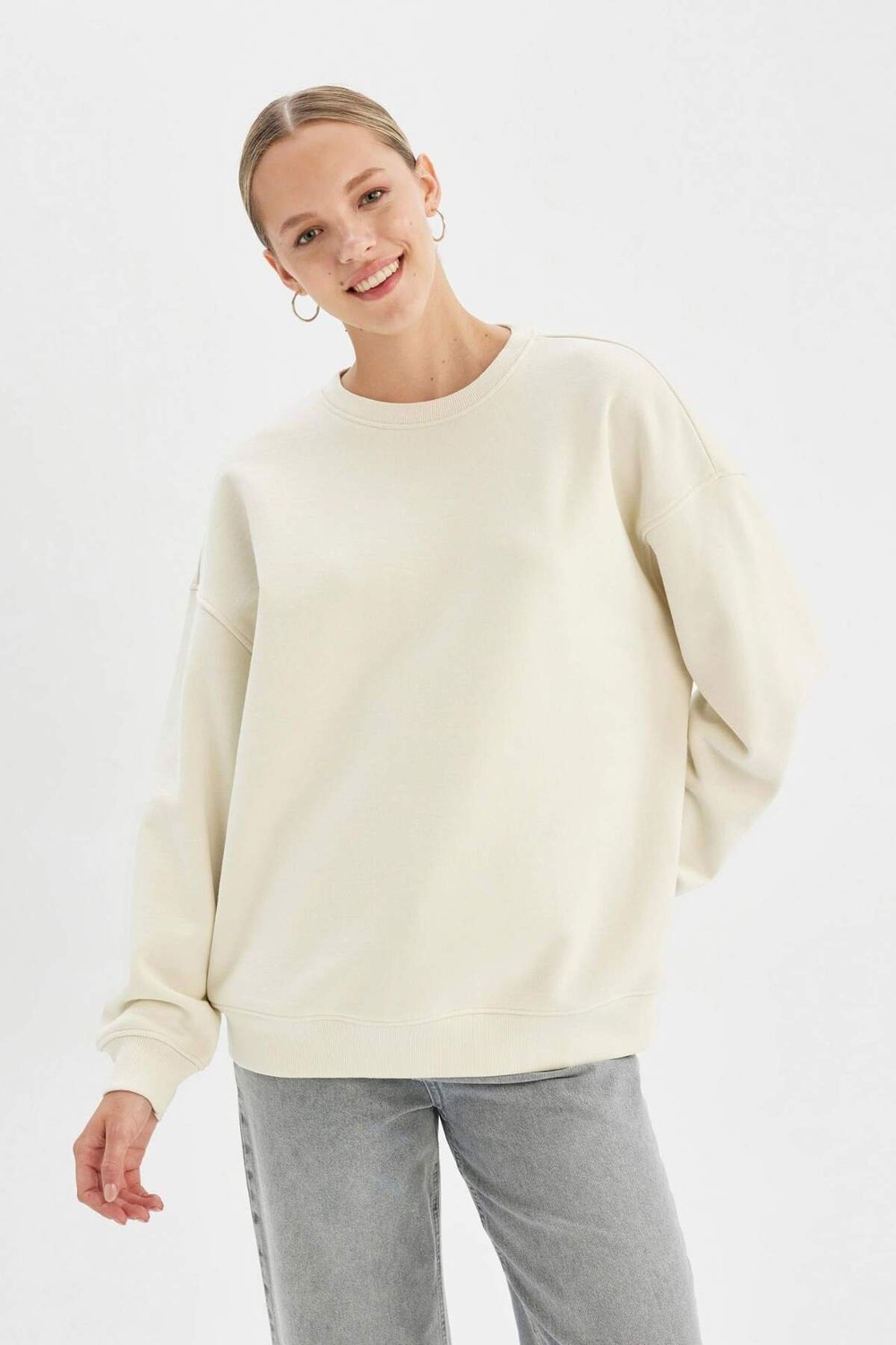 DeFacto Kadın Oversize Fit Ekru Renk Bisiklet Yaka Kalın Basic Sweatshirt Uzun Kol görsel 6