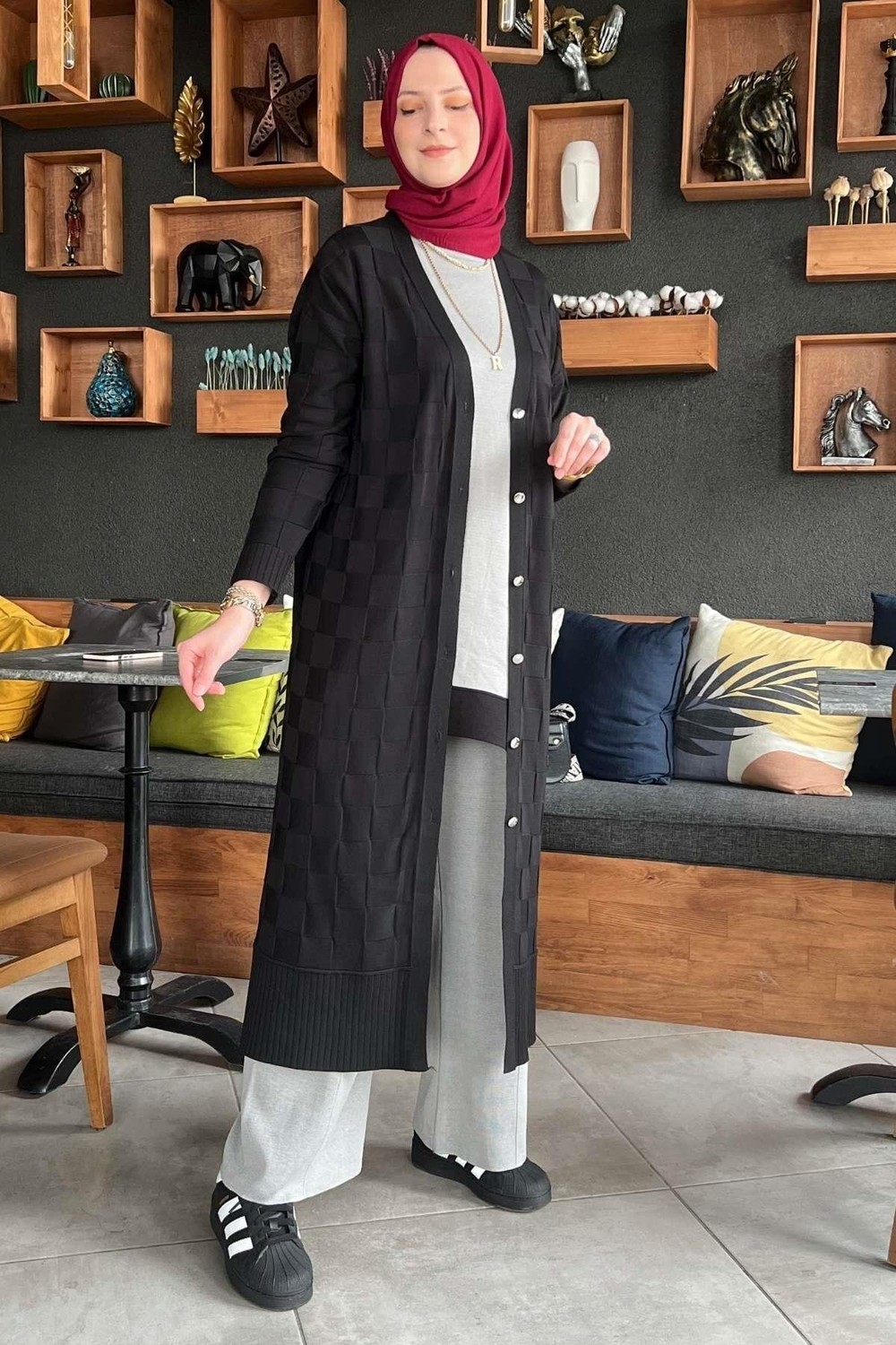Rabia Şamlı Dama Desenli Siyah Triko Hırka Triko Kumaşlı Kadınlar İçin Şık Tasarım görsel 6