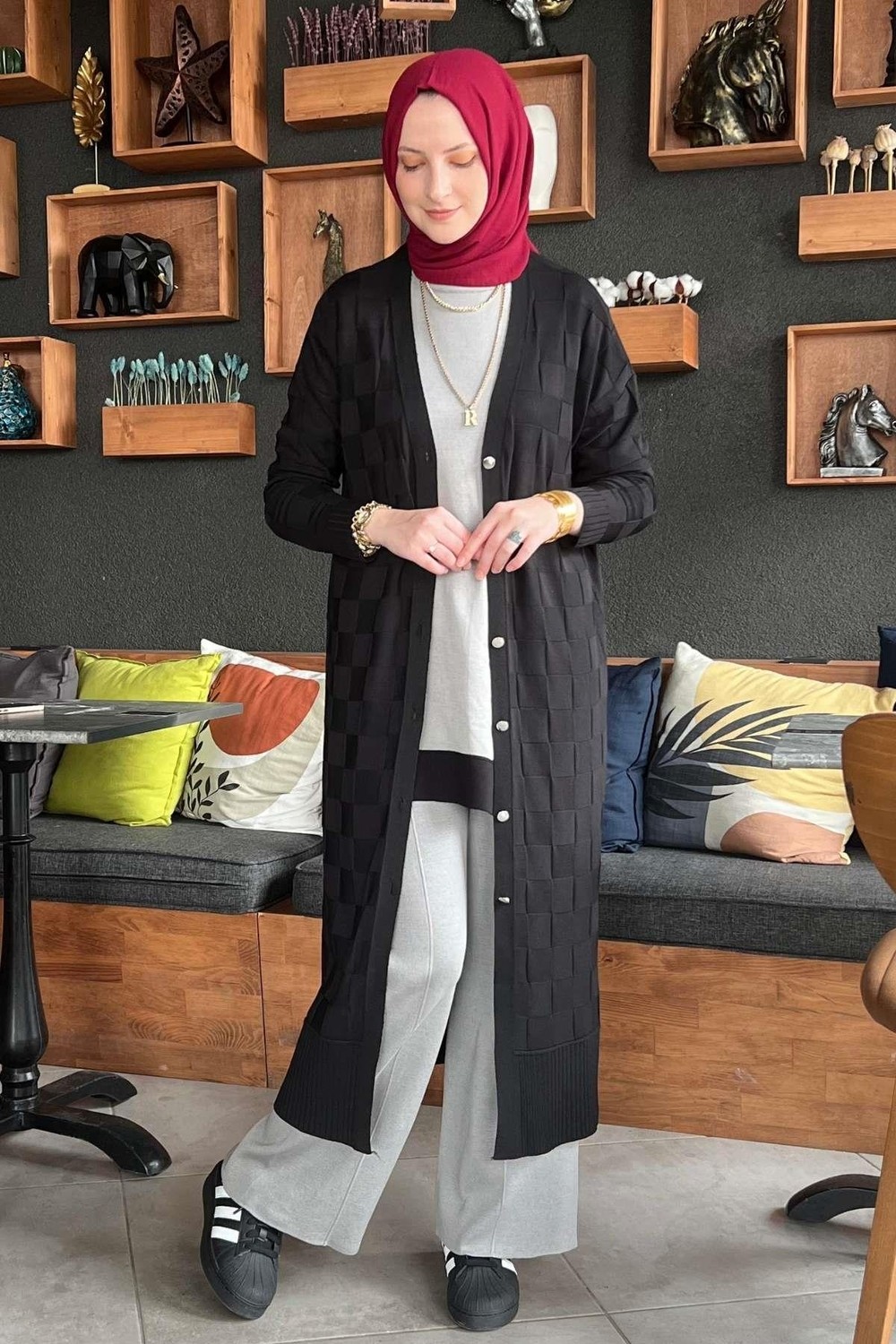 Rabia Şamlı Dama Desenli Siyah Triko Hırka Triko Kumaşlı Kadınlar İçin Şık Tasarım görsel 7
