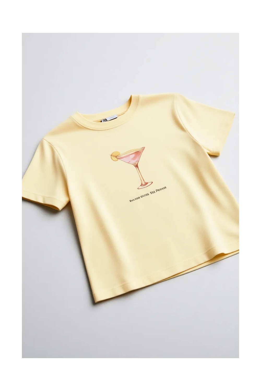 Grimelange Ivonne Kadın Cocktail Baskı Desenli Kısa Kollu Organik Pamuklu Bisiklet Yaka Crop Beyaz T-shirt görsel 7