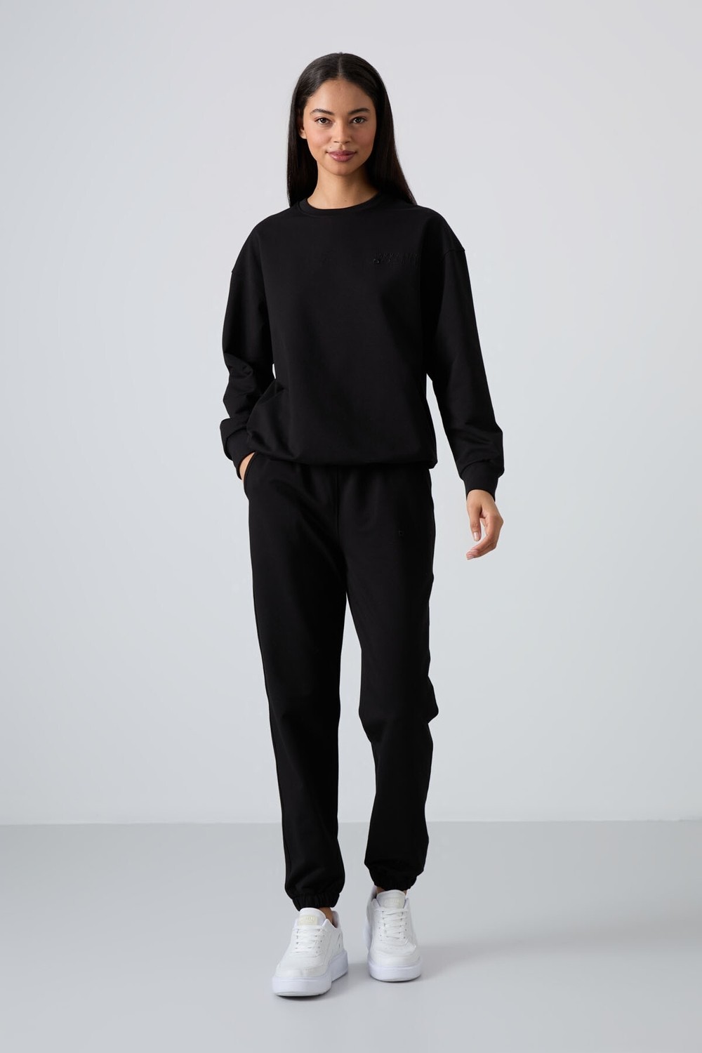 Tommy Life Siyah Basic Pamuklu O Yaka Rahat Form Lastik Paça Kadın Eşofman Takım - 95287 görsel 2