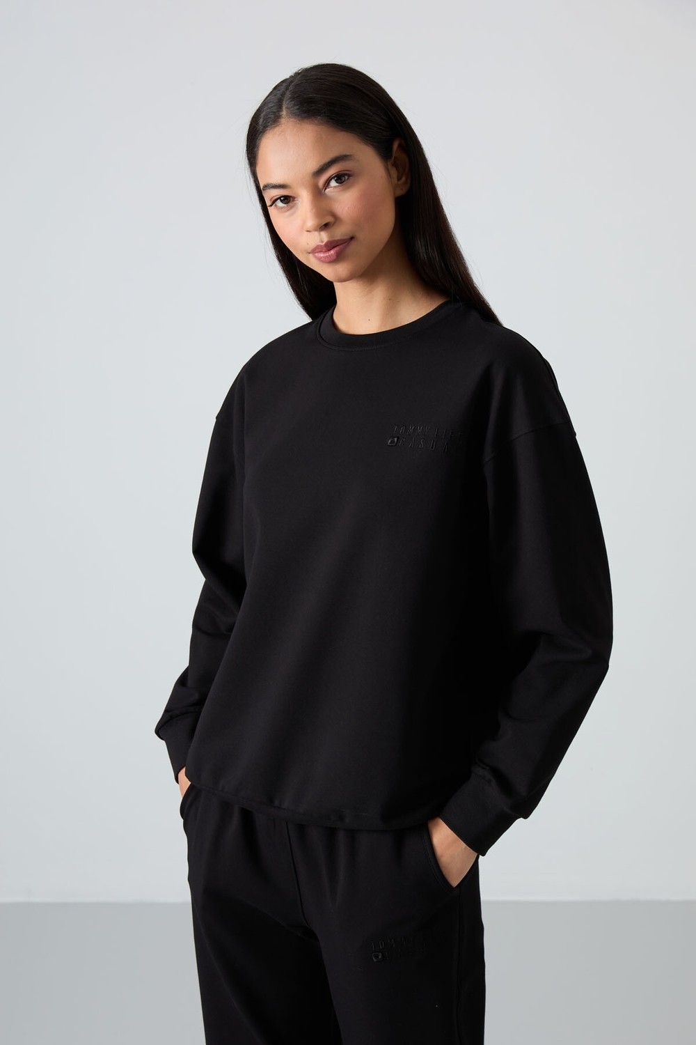 Tommy Life Siyah Basic Pamuklu O Yaka Rahat Form Lastik Paça Kadın Eşofman Takım - 95287 görsel 5
