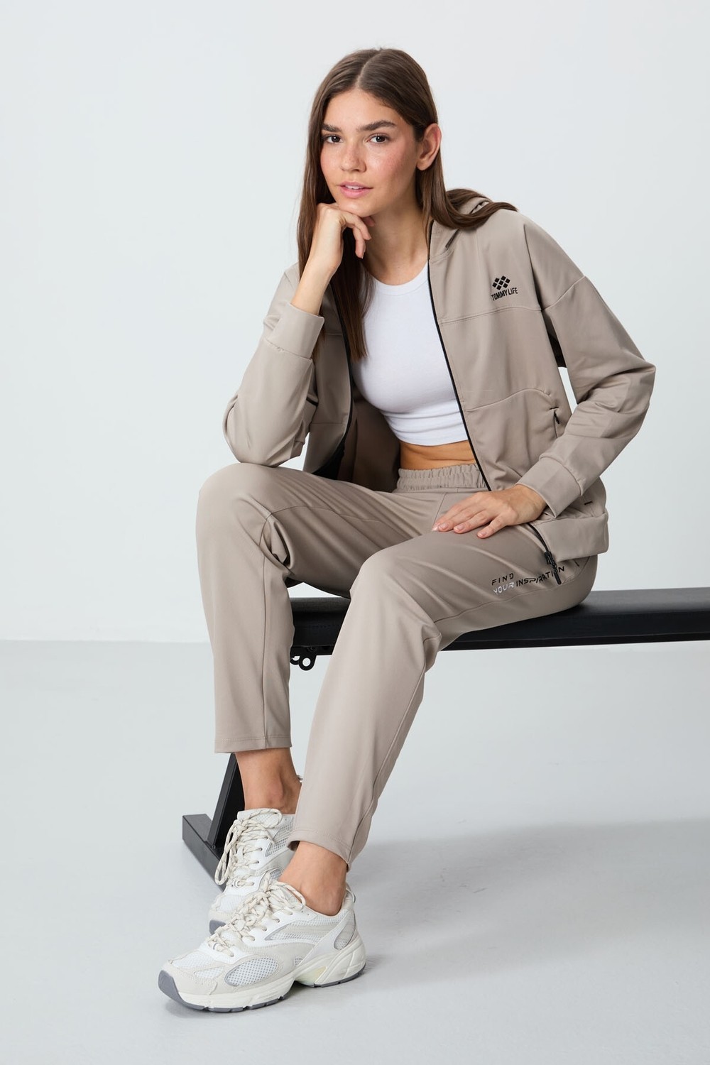 Tommy Life Koyu Bej Kapüşonlu Gizli Cep Detaylı Standart Kalıp Kadın Eşofman Takımı - 95306