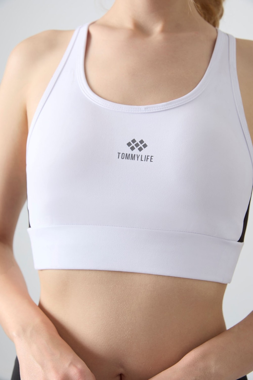 Tommy Life Beyaz Çapraz Sırt Detaylı Slim Fit U Yaka Pedli Kadın Spor Büstiyer - 97121 görsel 3