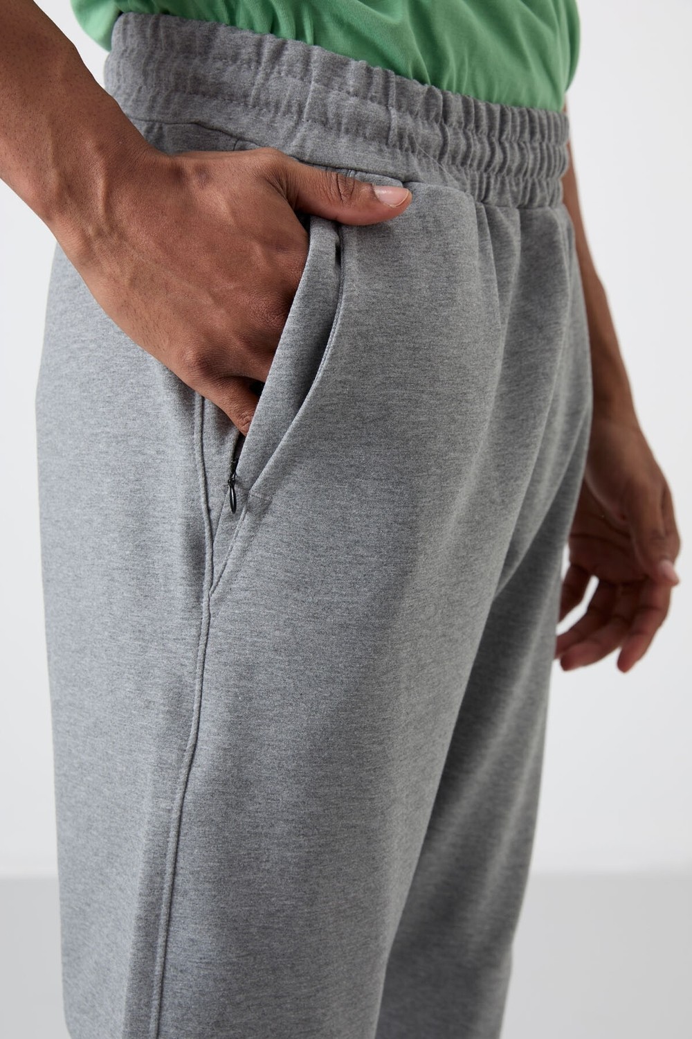 Tommy Life Haki Pamuk Yumuşak Dokulu Standart Fit Nakışlı Erkek Eşofman Alt - 82133 görsel 2