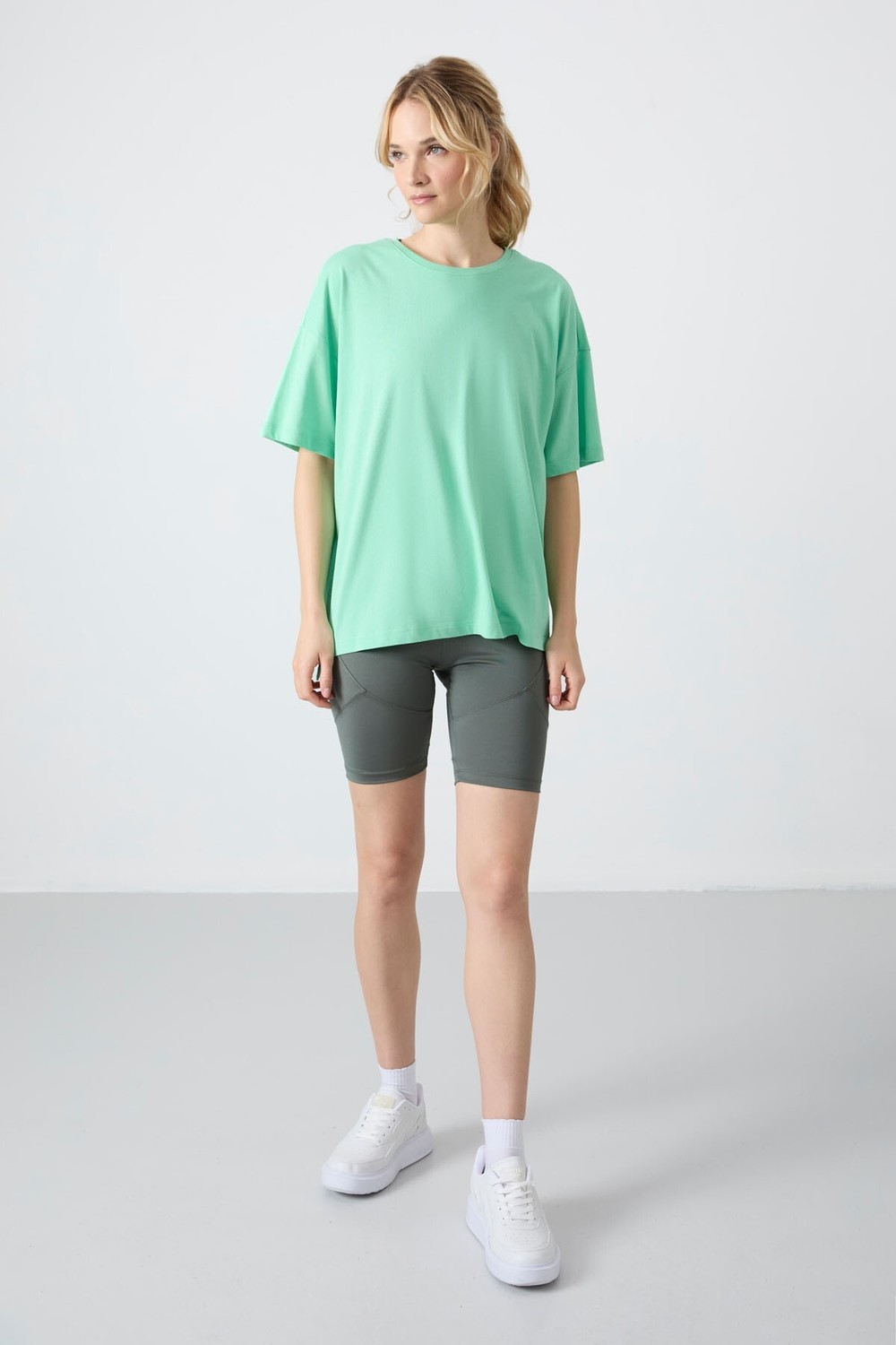 Tommy Life Siyah Penye Modal Yumuşak Tuşeli Oversize Fit Basic Kadın T-Shirt- 97285 görsel 2