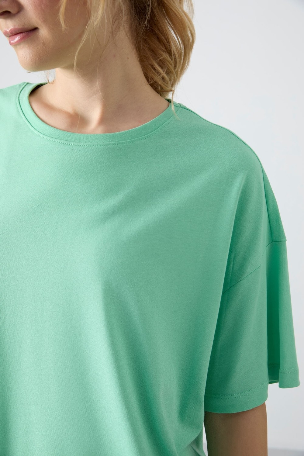 Tommy Life Siyah Penye Modal Yumuşak Tuşeli Oversize Fit Basic Kadın T-Shirt- 97285 görsel 3