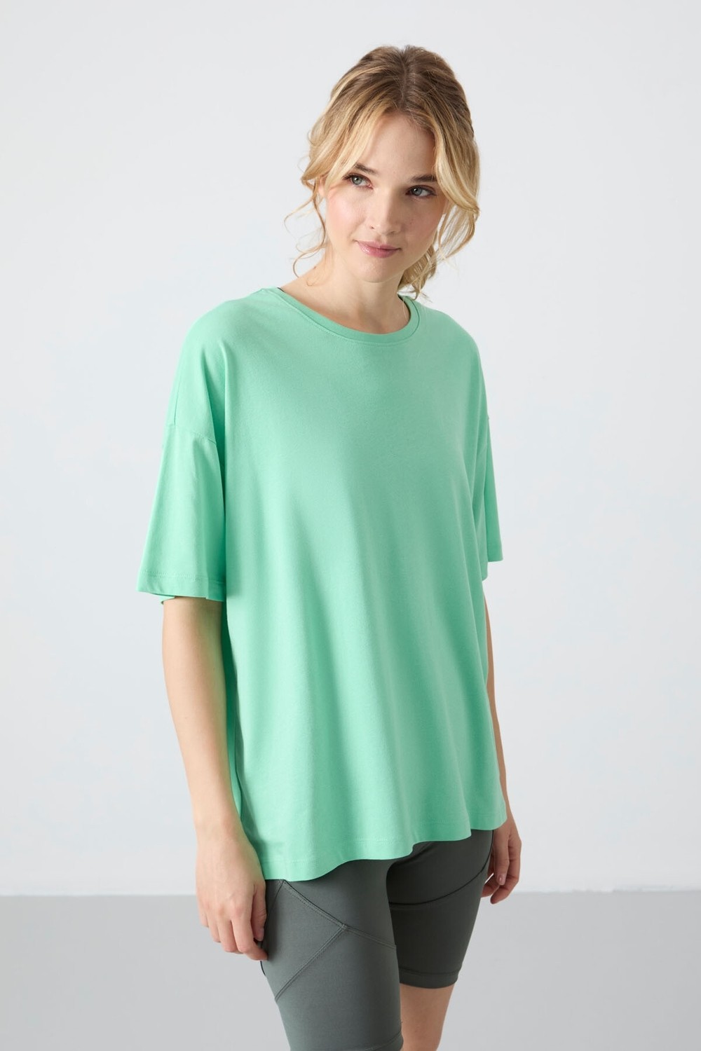 Tommy Life Siyah Penye Modal Yumuşak Tuşeli Oversize Fit Basic Kadın T-Shirt- 97285 görsel 5
