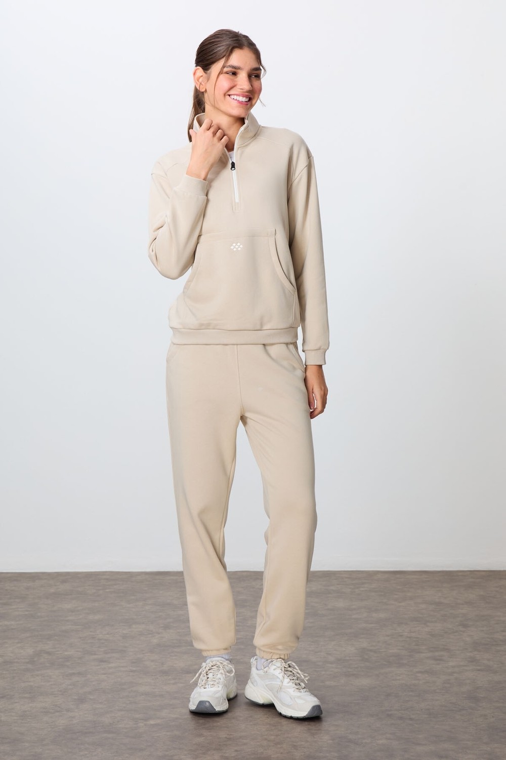 Tommy Life Siyah Kompakt Pamuklu Kalın Pürüzsüz Dokulu Dik Yaka Oversize Fit Kadın Eşofman Takım - 95342 görsel 8