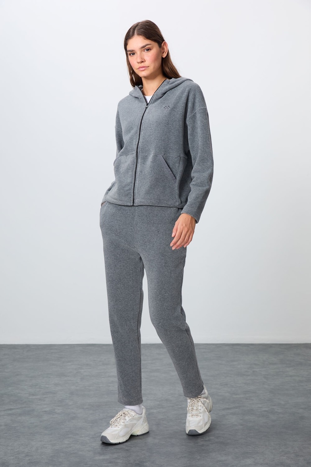 Tommy Life Gri Melanj Kalın Yumuşak Dokulu Kapüşonlu Oversize Nakışlı Polar Kadın Eşofman Takım -95338